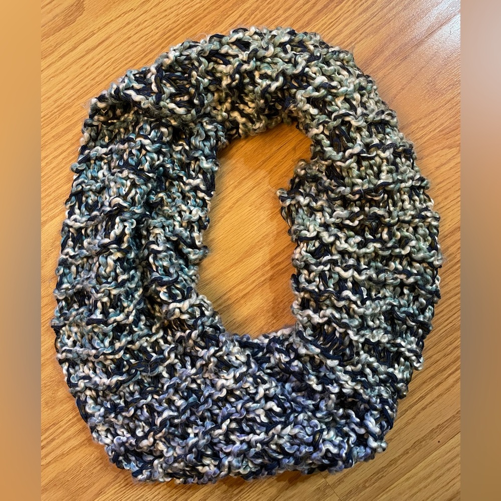 Chunky Knit Infinity Scarf - Black and Gray
